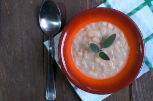 Minestra di fagioli cannellini con corallini di farro 