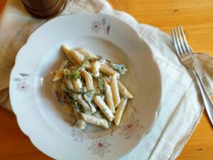 Pasta asparagi e panna